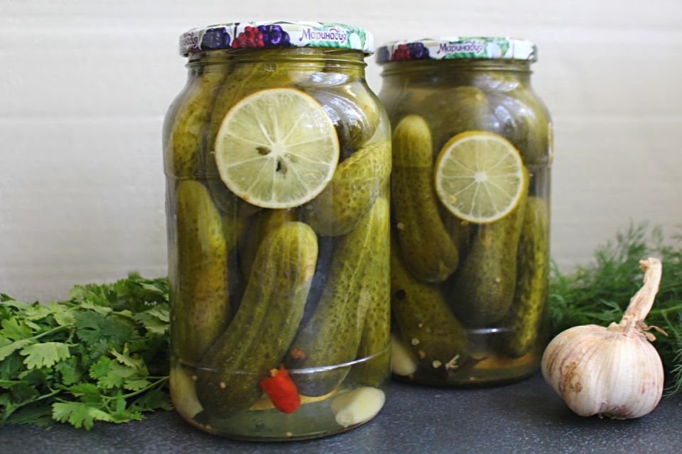 Необычные маринованные огурцы с лимоном для зимнего стола